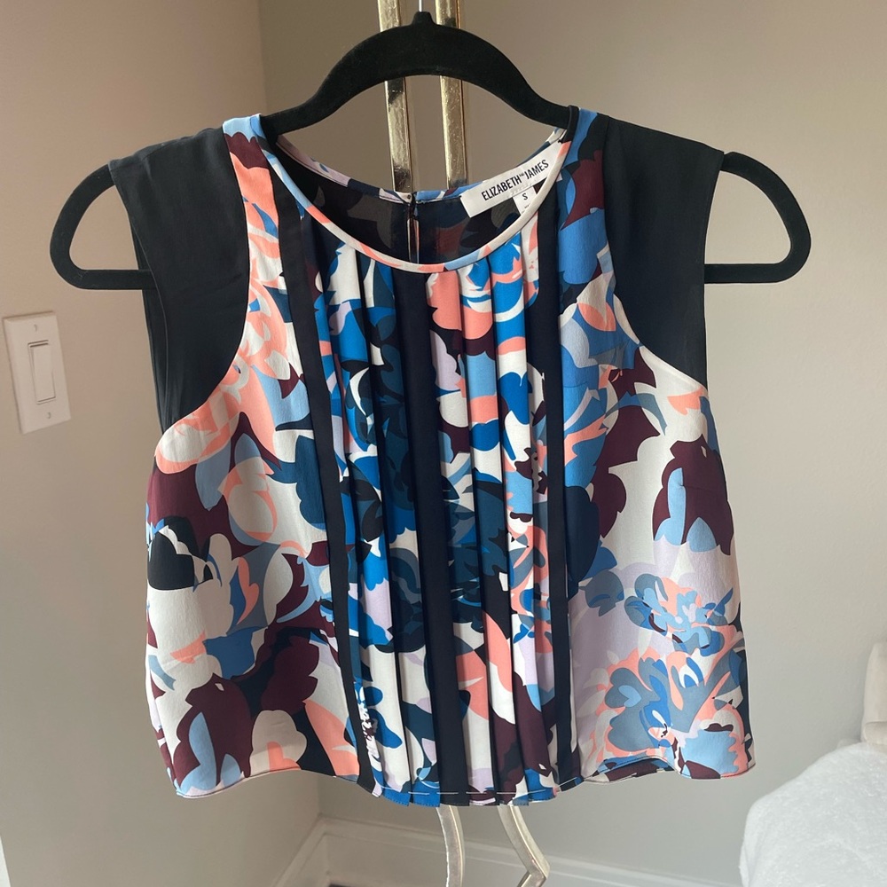 NWOT Elizabeth and James Floral Crop Top in size S